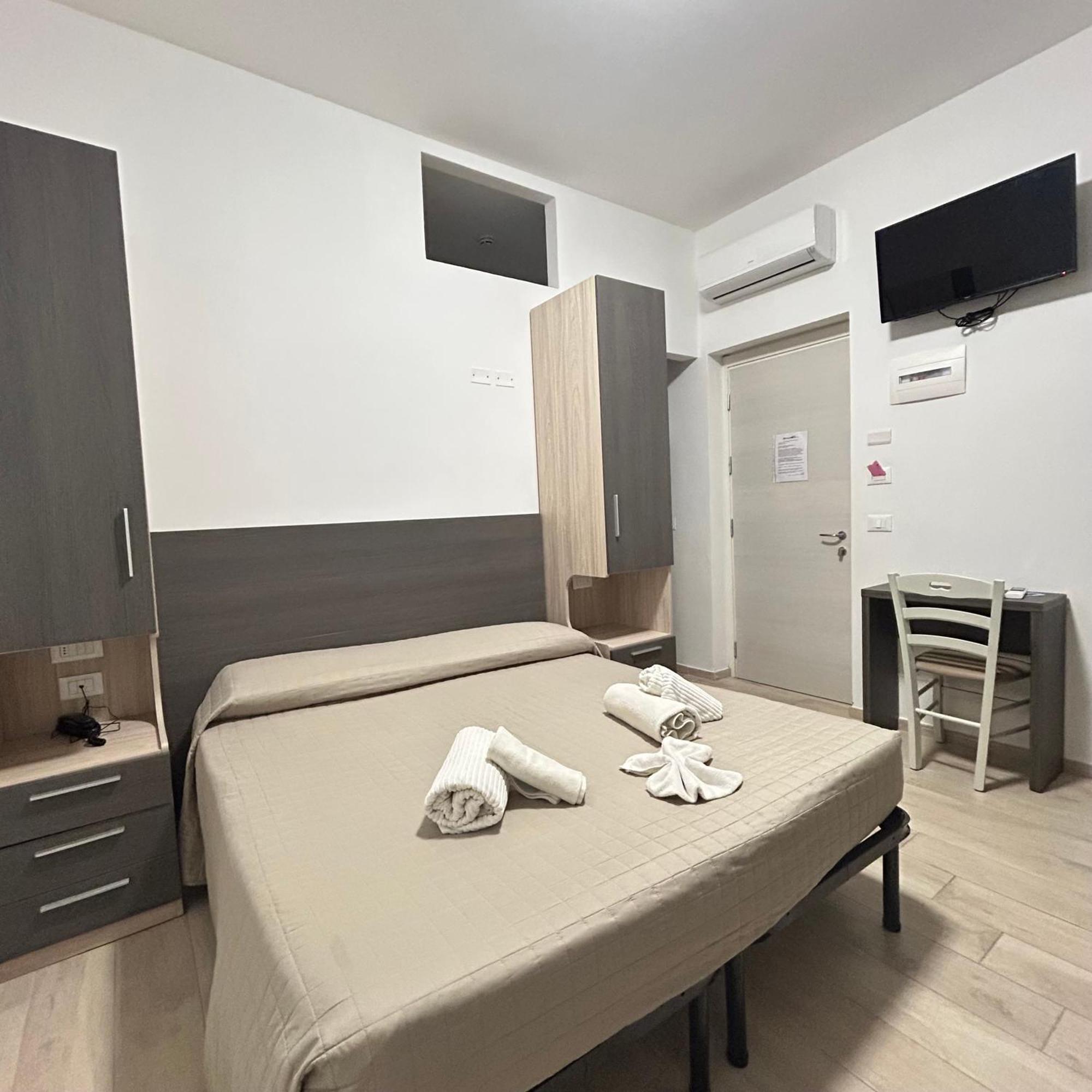 Hotel Bed And Book Римини Экстерьер фото