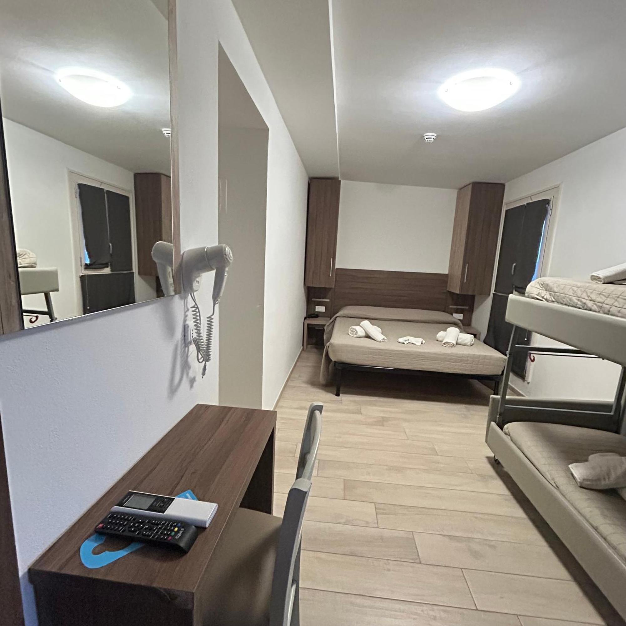 Hotel Bed And Book Римини Экстерьер фото